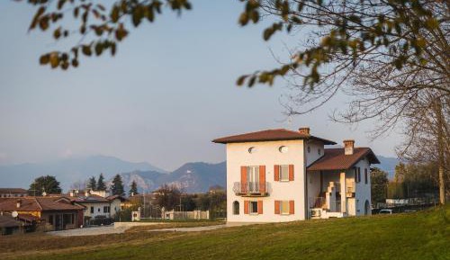 Apartment with Garden View
