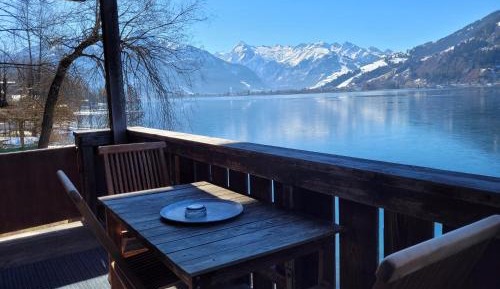 Apartment with Lake View