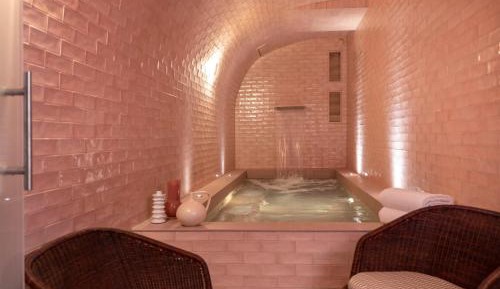 Cozy Single Room with SPA access