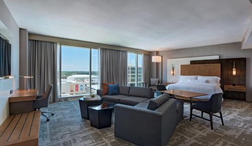 One-Bedroom Renewal King Suite - Club Level