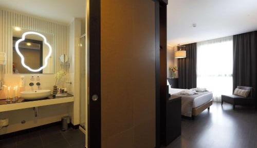 Standard Double Room with Two Single Beds - Non-Smoking