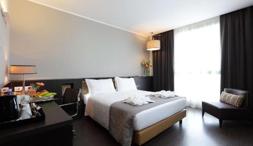 Standard Queen Room with Queen Bed - Non-Smoking