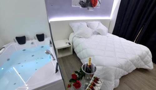 Deluxe Double Room with a Hot Tub