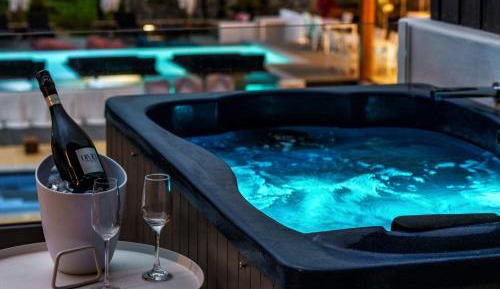 Suite with Hot Tub