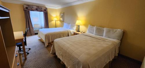 Queen Room with Two Queen Beds - Non-Smoking