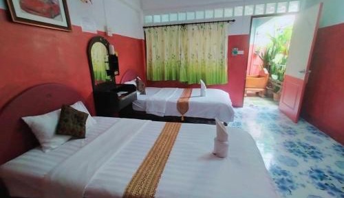 Twin Room with Private Bathroom - Fan