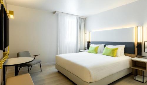 Deluxe Guest room with 1 King