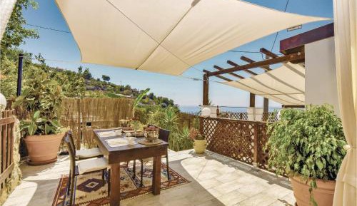 One-Bedroom Holiday Home