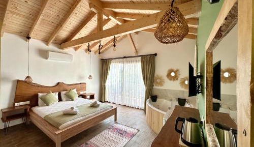 Deluxe Double Room with Balcony