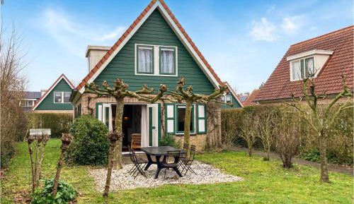 Three-Bedroom Holiday Home 