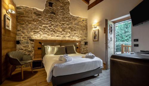 Queen Suite with Spa Bath