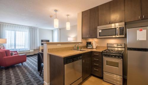 Newly Renovated, 2 Bedroom Suite