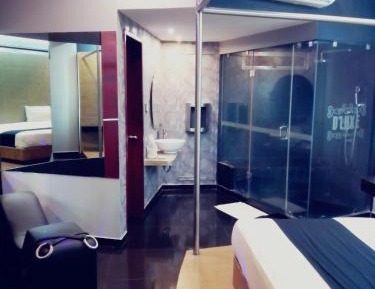 Deluxe King Studio