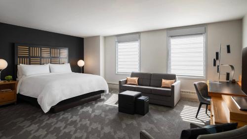 Studio King Bed Room