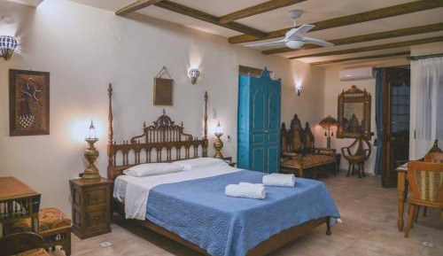 Deluxe Suite with Spa Bath