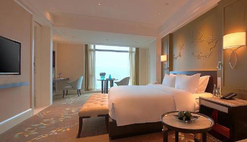 Deluxe Room (2 Adults + 1 Child)