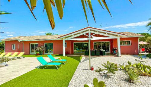 Four-Bedroom Holiday Home