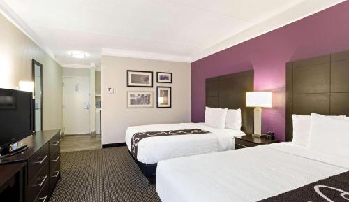 Deluxe Queen Room with Two Queen Beds