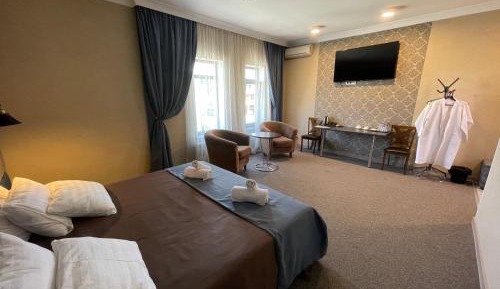 Suite with Mountain View