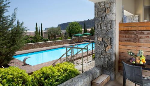 Suite with Shared Pool