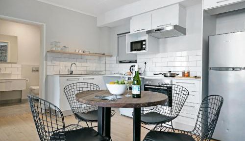 Superior One Bedroom Apartment