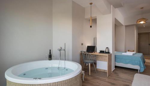 Suite with Sea View & Common  Kitchen