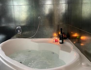 Two-Bedroom Apartment - Penthouse with Bathtube and Balcony