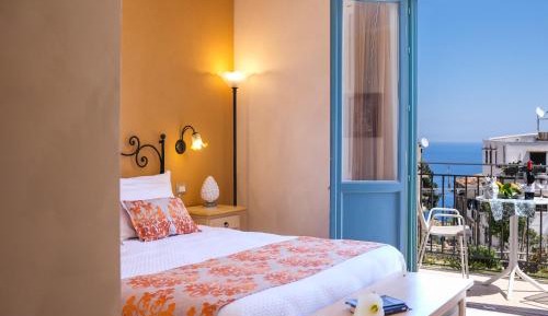 Double Room with Balcony and Sea View