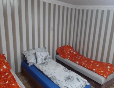 Basic Triple Room with Shared Bathroom