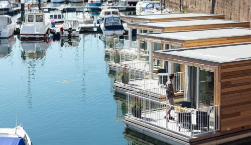 Floating Cabin