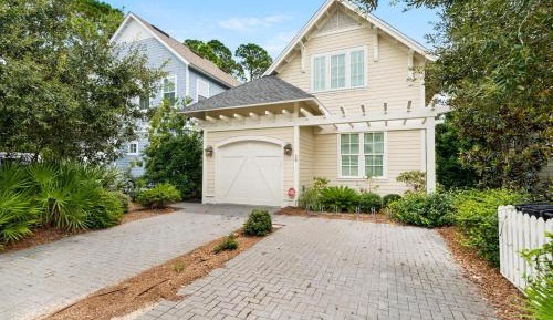 Four-Bedroom Holiday Home