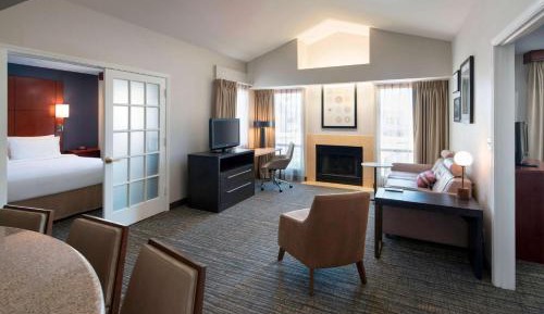 Two Bedroom Suite King with Bathtub - Mobility / Hearing Accessible 