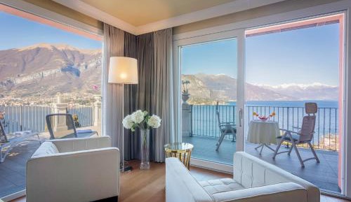 Suite with Terrace and Lake View