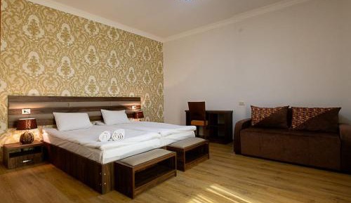 Deluxe Room (2 Adults + 1 Child)