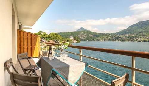 Apartment with Lake View