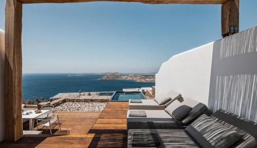 Executive Suite with Private Jacuzzi & Sea View
