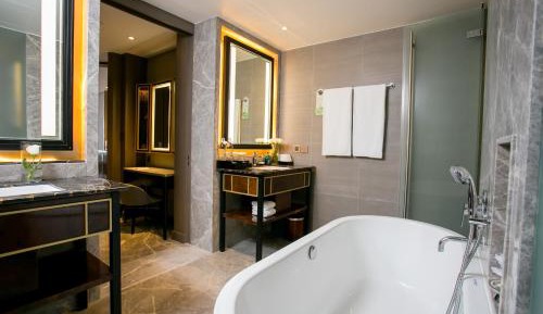 Junior Suite with City View