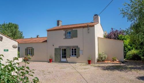 Holiday Home (8 Adults)