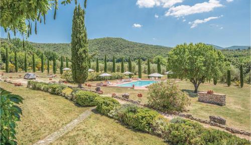 Eight-Bedroom Holiday Home