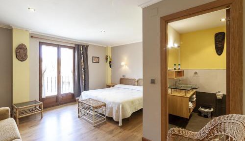 Quadruple Room with Private Bathroom