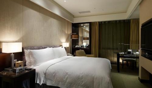 Deluxe King Room without Window