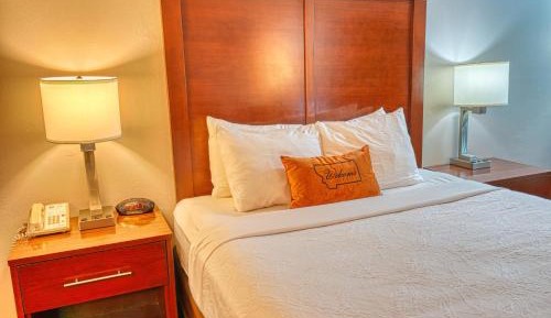 Queen Room - Non-Smoking