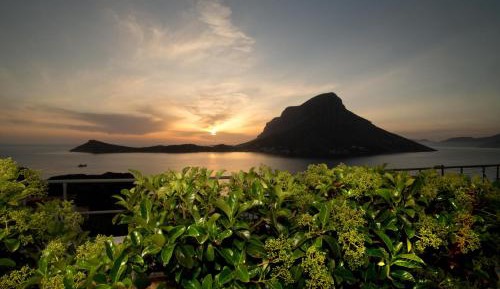 One-Bedroom Apartment with Sea View