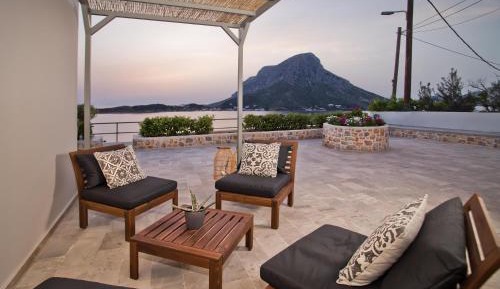 One-Bedroom Apartment with Sea View