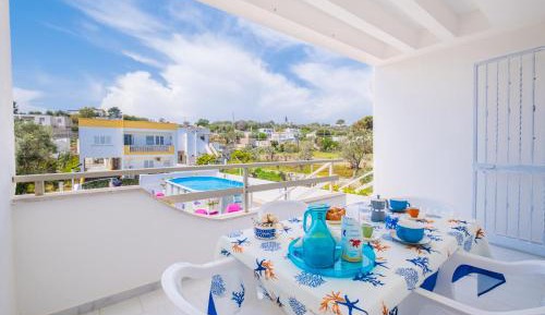 Apartment with Pool View 