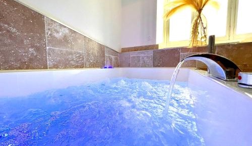 Queen Room with Spa Bath