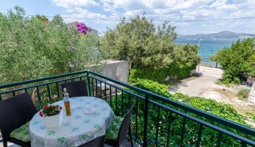 One-Bedroom Apartment with Sea View