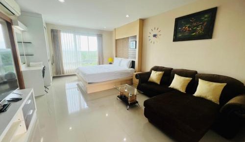 Deluxe Room (2 Adults + 1 Child)