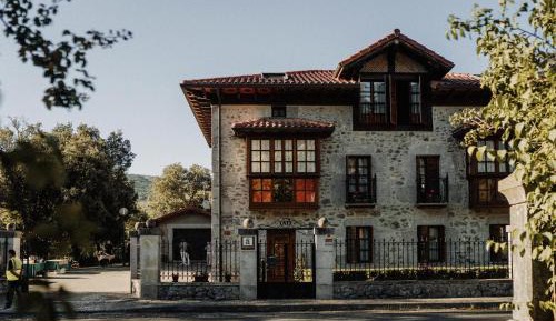 Seven-Bedroom House