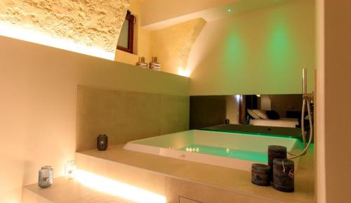 Queen Room with Spa Bath